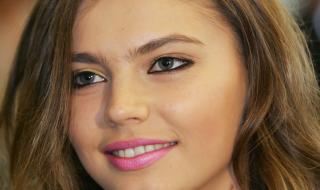 Алина Кабаева става все по-прекрасна (СНИМКИ)