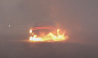 Чисто нов Dodge се подпали докато върти гуми (ВИДЕО)