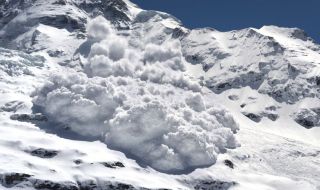 Затоплянето създаде опасност от лавини