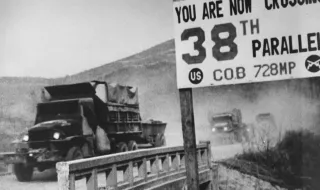 7 октомври 1950 г. ООН одобрява преминаването на 38-ия паралел в Корея