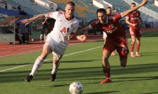 ЦСКА прави всичко възможно, за да вдигне контузените си защитници за мача с Лудогорец