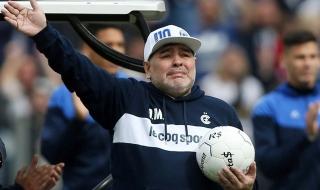 Диего Марадона продължи договора си с Химнасия