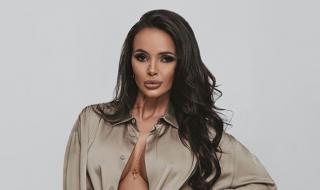 Попфолк певицата Мария се пусна как чисти само по халат (СНИМКА)