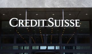 Твърде голяма, за да фалира: какво става с Credit Suisse