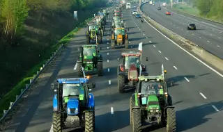 Блокадите на фермерите във Франция се приближават до Париж