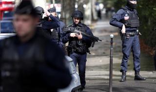 Четирима са ранени с хладно оръжие близо до редакцията на "Шарли ебдо" 