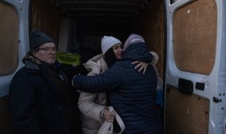 Кметът на Мариупол: Бусове чакат да евакуират цивилни, Русия си играе с нас
