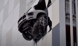 Porsche Macan почти излетя от паркинг в Русия (ВИДЕО)
