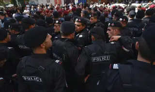 196 протестиращи бяха задържани от арменската полиция в Ереван
