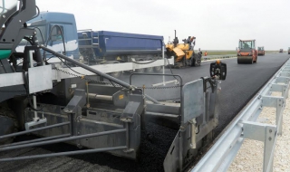 Над 300 хил. тона асфалт са положени на лот 1 от АМ Марица