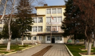 Задържаха учител докато взима подкуп