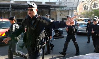 Атакуваха мисията на военен аташе в Париж