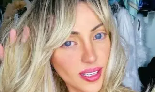 Изровиха от гроба "Живата Барби", подозират, че е била удушена при наемане за секс