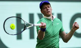 Яник Синер стартира с победа на тревните кортове в Хале