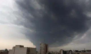 Thick smoke covers Tehran skies after Israeli strikes on oil facilities 