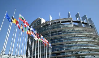 71 евродепутати поискаха закриване на „Руските домове“