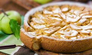 Рецепта на деня: Ябълков сладкиш "Трите чаши"