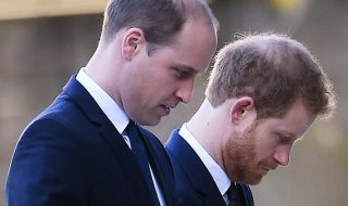 Какво си казаха отчуждените принцове Хари и Уилям на погребението на дядо им?