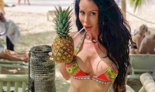 Деси Фотосесията яла крокодилско в Доминикана