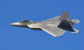 САЩ изпратиха F-22 в Близкия Изток заради опасното руско поведение в региона