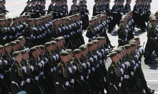 НАТО коментира струпването на руски войски на границата с Украйна