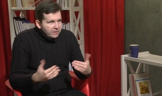 Украински политолог скочи от деветия етаж