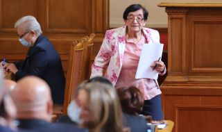 Мика Зайкова отново може да открие парламента