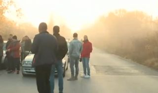 Протестиращи блокираха пътя София-Нови хан