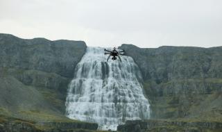 Дрон снима водопад, но на ВИДЕОто се появи нещо невероятно