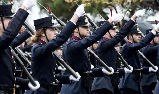Гърция ще въведе доброволно набиране на жени във въоръжените сили
