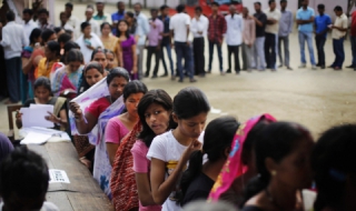 Българка е била залята с киселина в Индия