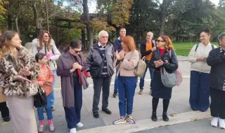 Deputy the Minister of Culture Ilko Ganev opened an exhibition in front of the National Palace of Culture 