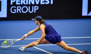 Ига Швьонтек и Онс Жабюр оглавяват двете групи за финалите на WTA