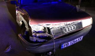 Бус блъсна ауди на прелез в Пловдив (ВИДЕО)