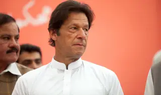 Пакистан планира да забрани политическата партия на бившия премиер Имран Хан