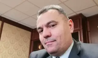 Крум Ефремов поема посолството на Северна Македония у нас