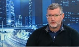 Проф. Момеков: Вирусът е странен, има три фази