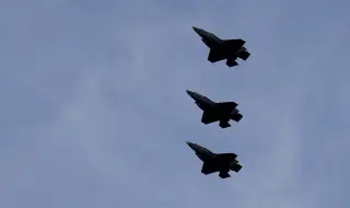 Ф-35 vs. Грипен: НАТО тренира въздушен двубой между две поколения изтребители