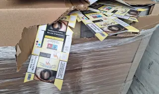 Над 20 тона заготовки за цигарени кутии задържаха във Видин