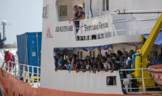 Над 600 имигранти спасени в Средиземно море