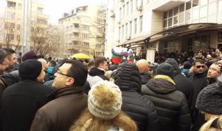 Стотици на протест: Свобода за д-р Димитров (ВИДЕО)