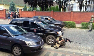 Двама души загинаха след престрелка в Мукачево