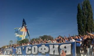 Фенове пазят фенове да не са на стадиона