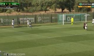 Да направиш дузпа, а дори да не играеш (ВИДЕО)