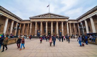 Директорът на Британския музей подаде оставка заради кражба на артефакти