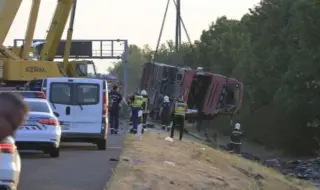 Най-малко 12 загинаха при катастрофа на автобус в Полша
