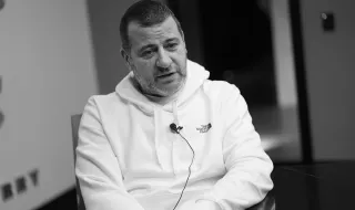 Фенове се събраха пред „Колежа“ в памет на Илиян Филипов, полицията арестува заподозрения