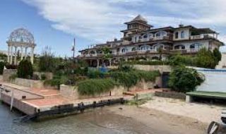 Само елтехник от ТЕЦ "Варна" бил допуснат по чорапи в "станцията" за работещите край плажа Росенец