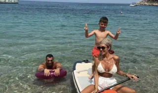 Златка Райкова замина на море с Карен, децата и… бабата 
