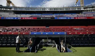 Барселона отлага завръщането си на "Камп Ноу" 